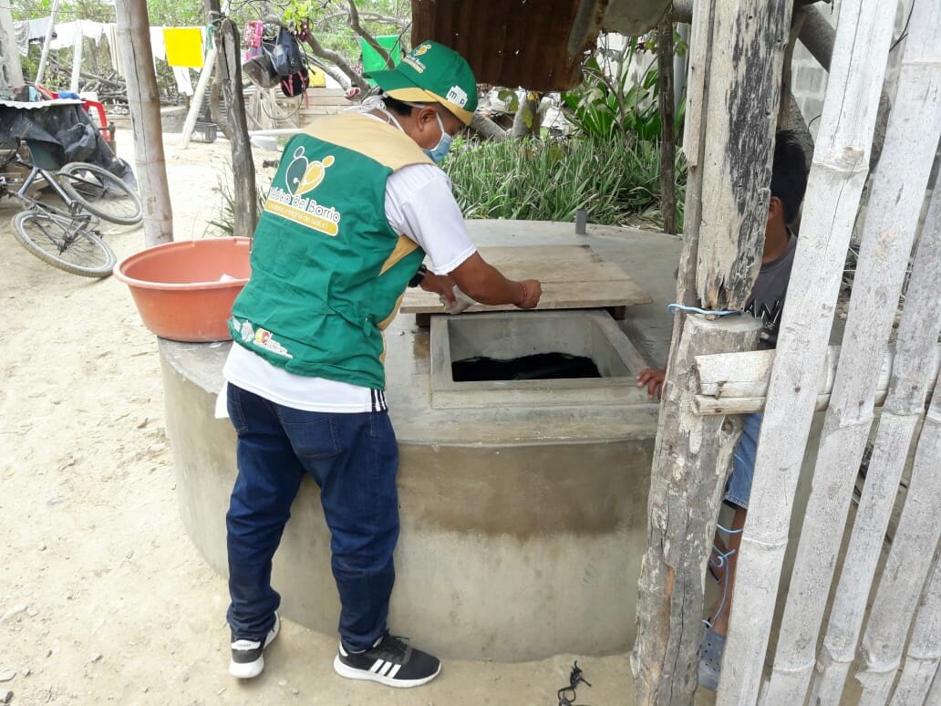 DPS_LosRios's tweet photo. #Guayas | Las enfermedades transmitidas por vectores son mitigadas gracias a la promoción de la salud y la prevención impartidas a los moradores. En barrio 15 de Agosto, de #Playas,  #MédicoDelBarrio abatizó, destruyó criaderos e hizo conversatorios con la comunidad. https://t.co/oMY4fDcspM