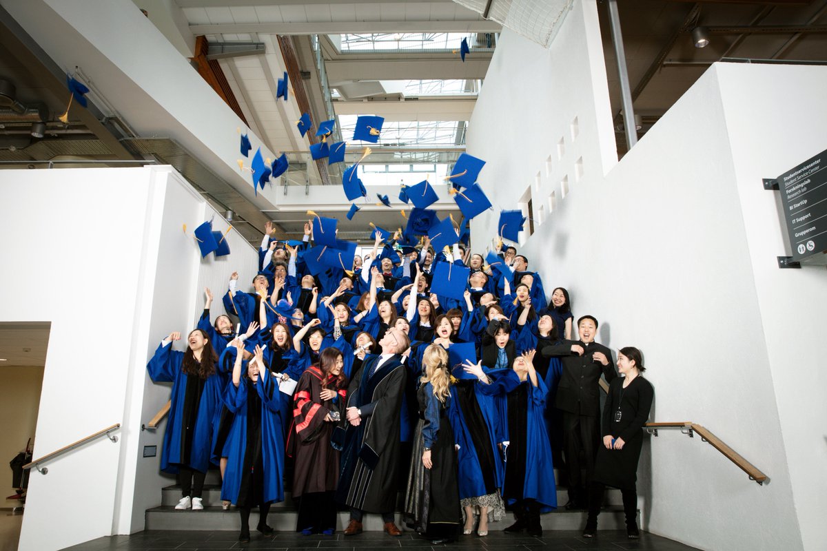 HandelshoyskBI's tweet photo. Congratulations to the BI-Fudan MBA class 2019. Welcome to our alumni community!🤩👏🎓🎓🎓#lifeatBI #graduation #BIalumni https://t.co/O8zKF4629D