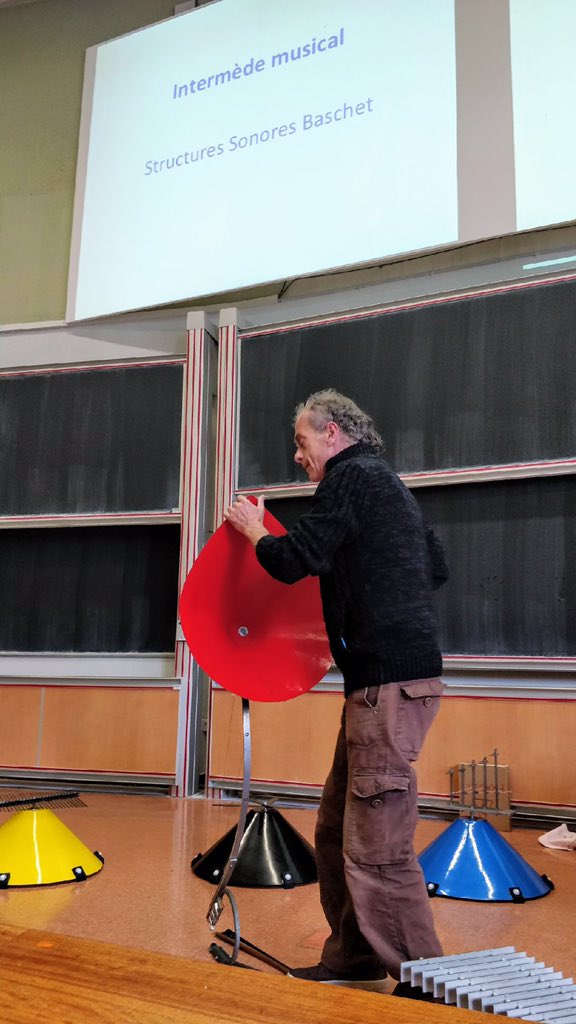 sciencesessonne's tweet image. Hier, lors de son intermède musical avec les Structures sonores Baschet, Pierre Cuffini a montré combien, pour lui, art &amp;amp; science et musique &amp;amp; recherche sont parties liées.