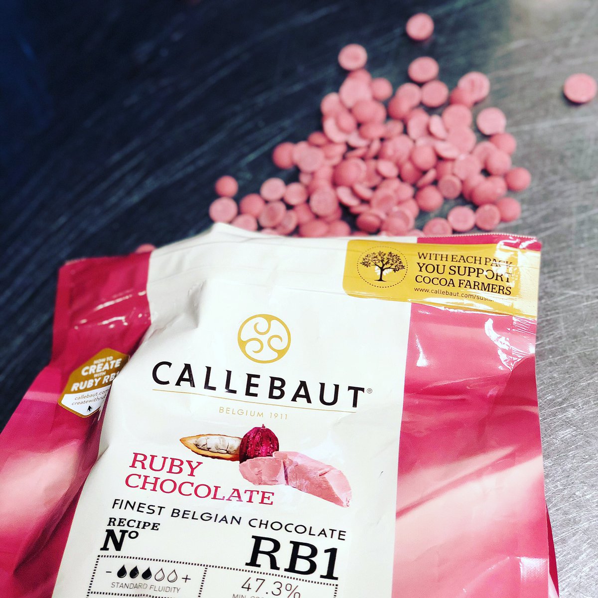 Luczakowski_M's tweet image. Finally got some time to explore this one 👇#rubyrb1 @Callebaut_UKIE #chocolate #chocolours