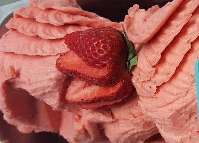 AmazingGlazed's tweet photo. Fresh Strawberry Sorbet is back! https://t.co/LOFc1xOvt1
