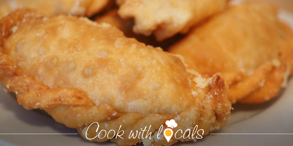 cookwithlocals's tweet photo. Empanadas are baked or fried little pastry filled with vegetables and/or meat, typical of Spain and Latin America #empanadas #Receta #Cocina #streetfood #recipes #dish #Food  #homefood #cookingclass #personalchef #privatechef https://t.co/4w4cUNGTJs