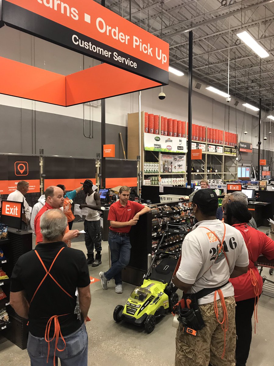 HD6872's tweet photo. Great kick off meeting this morning with @BillGreen279! We had Daniel from TTI speak to us about Ryobi mowers &amp; we had Justin speak to us about colorful gift ideas in live goods! 279 is ready for the weekend!@EfrenExports @bjryan3 https://t.co/sPAhdYgLzw