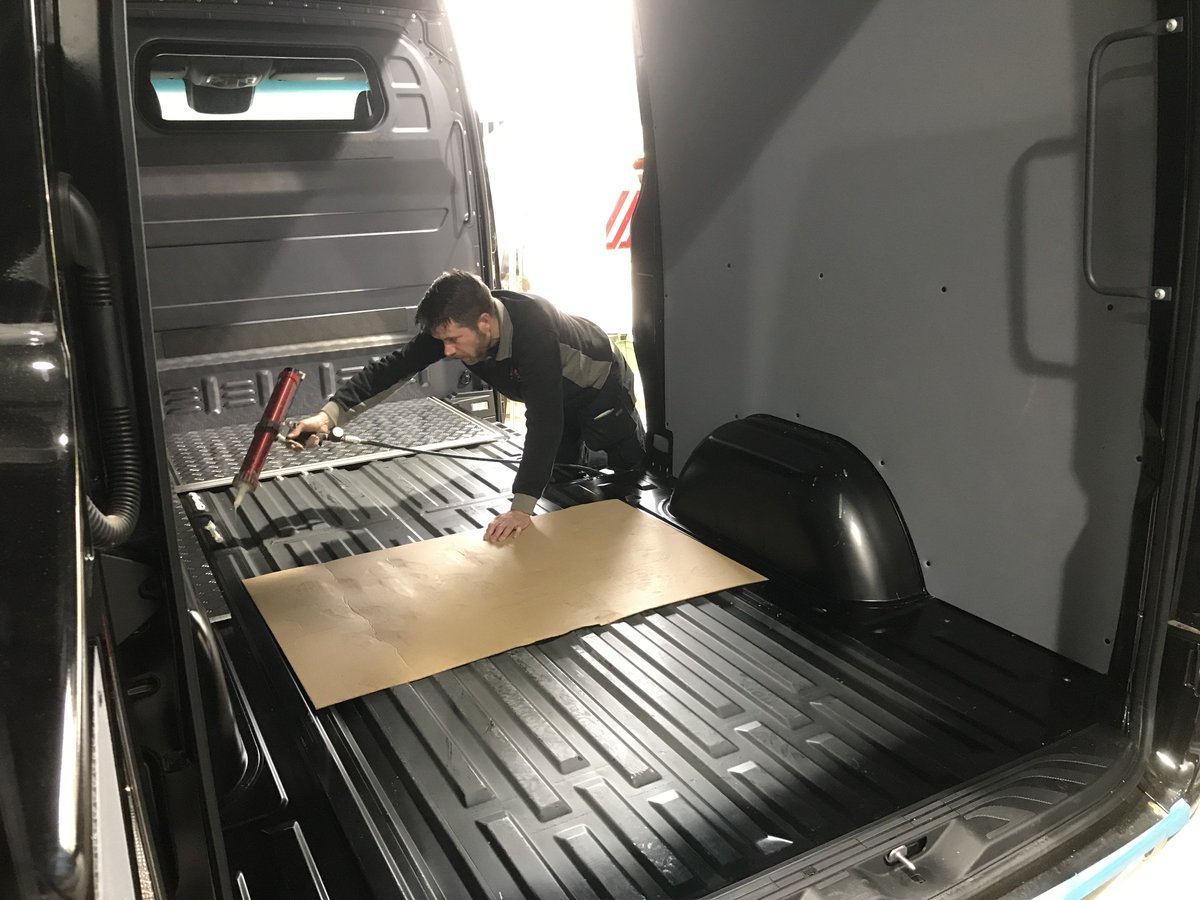 asvancare's tweet photo. Vandaag hebben wij voor het eerst de Modul-Floor ingebouwd in een #bedrijfsauto. De Modul-Floor is een lichtgewicht antislip vloersyteem van @modulsystem dat in delen gemonteerd wordt: https://t.co/y5xQyEExjM

#bedrijfswageninrichting #maatwerk #modulsystem https://t.co/pRKC6Gjdc8
