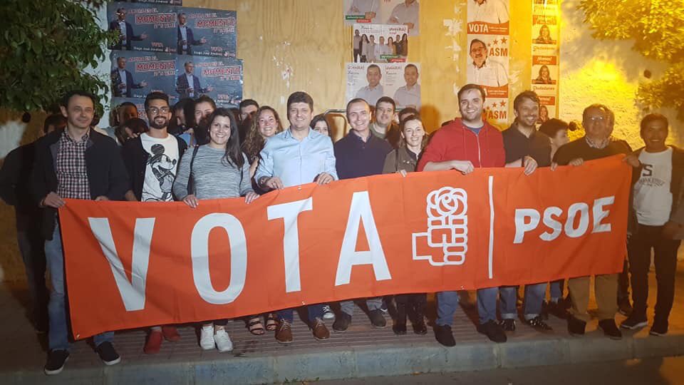 Francisco Acedo (@acedotor) on Twitter photo El <a href="/PSOE_Manilva/">Psoe Manilva</a> en la pegada de carteles #Elecciones26M a <a href="/Manilvaprensa/">Ayuntamiento Manilva</a> con su candidato #DiegoJoseJimenez El <a href="/PSOE_Manilva/">Psoe Manilva</a> en la pegada de carteles #Elecciones26M a <a href="/Manilvaprensa/">Ayuntamiento Manilva</a> con su candidato #DiegoJoseJimenez
