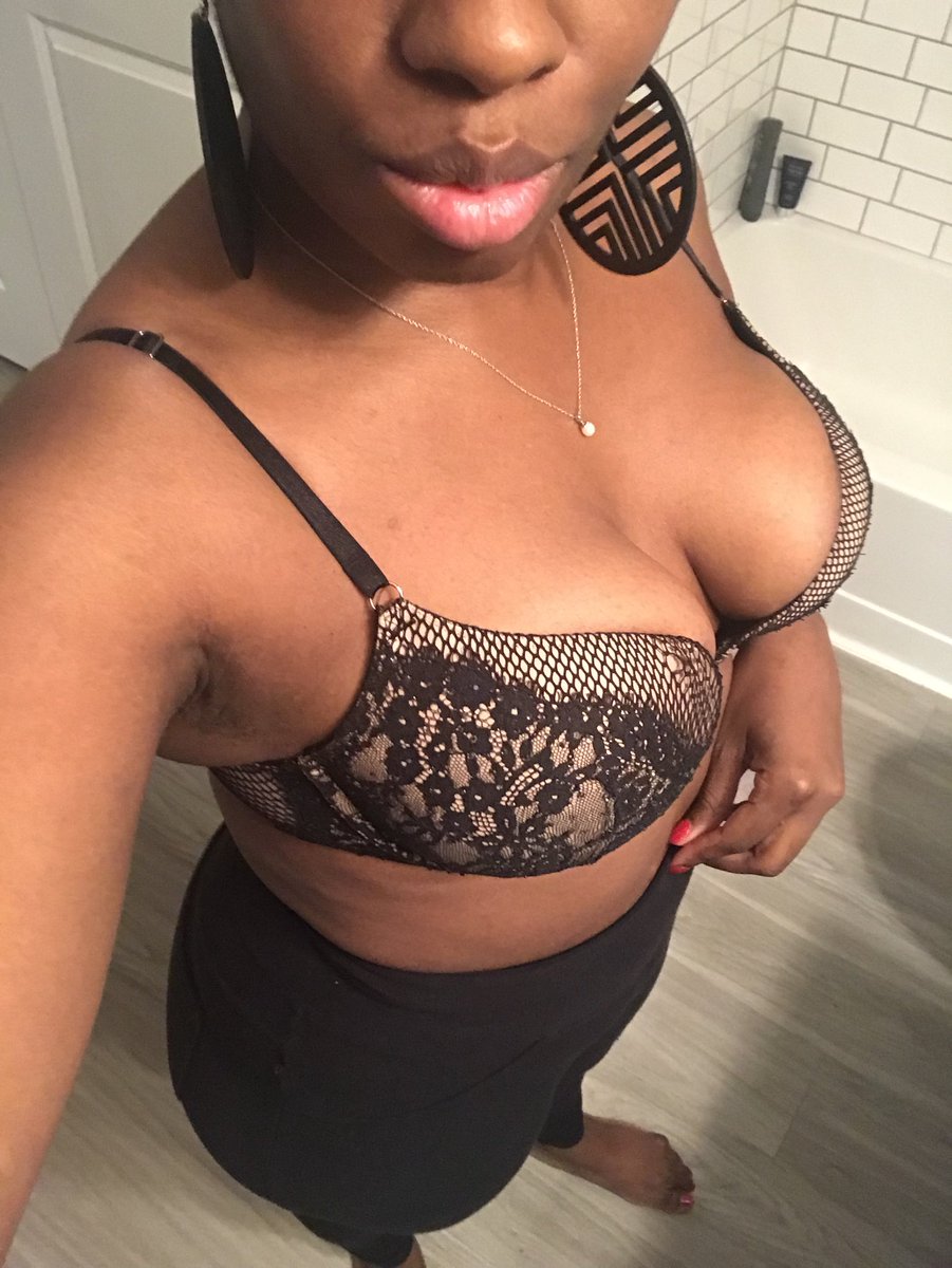 VixenBabeSc's tweet photo. It’s Friday, here’s a reminder of where you paycheck goes....to ME👑
#findom #finsub #spoiled #spoiledbrat #PayPig #tribute https://t.co/NkhuiK1vwt