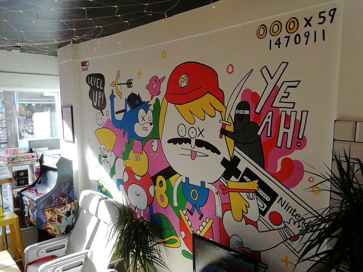 7Ten's tweet image. New (old) game shop time! @BDiddleys cafe opened a retro game shop in their basement of their gaming cafe! #Brighton #Retrogaming #Arcade  @OMGitsVykkye @Tedward618 Visited when attending @Fight_Lab's fortnightly Street Fighter V tournament at @brewdogbrighton.