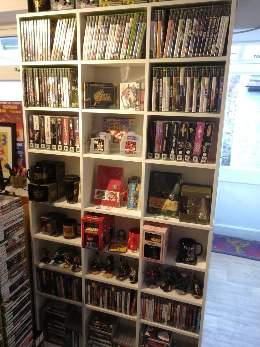 7Ten's tweet image. New (old) game shop time! @BDiddleys cafe opened a retro game shop in their basement of their gaming cafe! #Brighton #Retrogaming #Arcade  @OMGitsVykkye @Tedward618 Visited when attending @Fight_Lab's fortnightly Street Fighter V tournament at @brewdogbrighton.