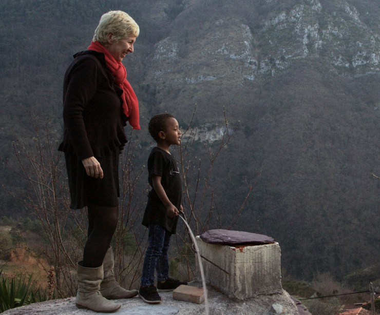 ccfd_tsolidaire's tweet image. 🎥 Nous soutenons le #documentaire "La loi de la vallée". Un film fort qui donne à voir une autre image des #migrations, à travers le regard de celles et ceux qui leur viennent en aide. 

Car la #solidarité n'est pas un délit !

📺 11/05 sur @publicsenat
14/05 sur @ARTEfr