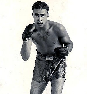 TheFightCity's tweet photo. In an age of devalued title belts, this is worth a read: The Top 12 Uncrowned Champions of all time. Great work by Mr. Crane.
https://t.co/YMQHcno5H5
#boxing #boxinghistory #top12 #ringlegends https://t.co/vq7XAWKDlO