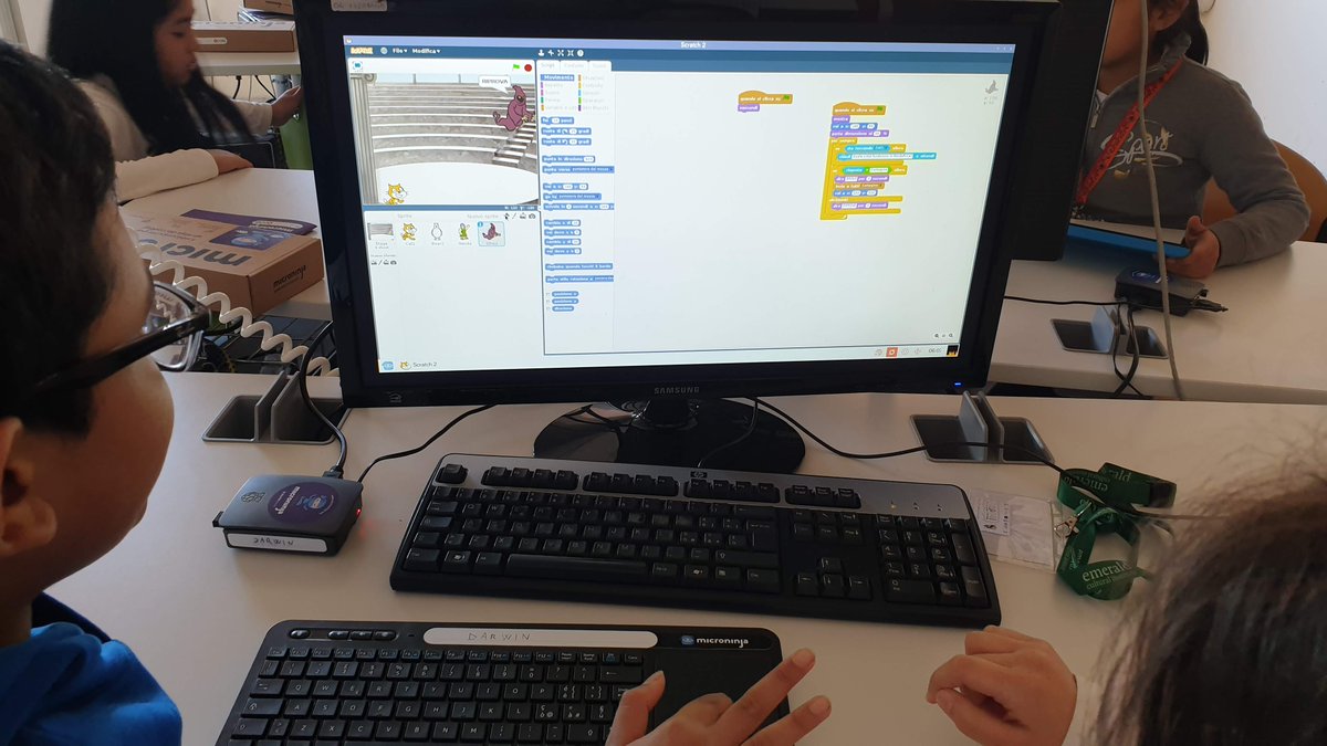 fmdigitale's tweet photo. #Icone #variabili #coding, tante nuove scoperte per i giovani partecipanti di #ShareSchool @OlivettiOnline, oggi alla #PalestraInnovazione insieme al formatore @fmdigitale @marcobro88. L'#animazione passa per la #programmazione con il kit #microninja #Scratch @EttoreSpigno @gdt62 https://t.co/CHAJtQBT8m