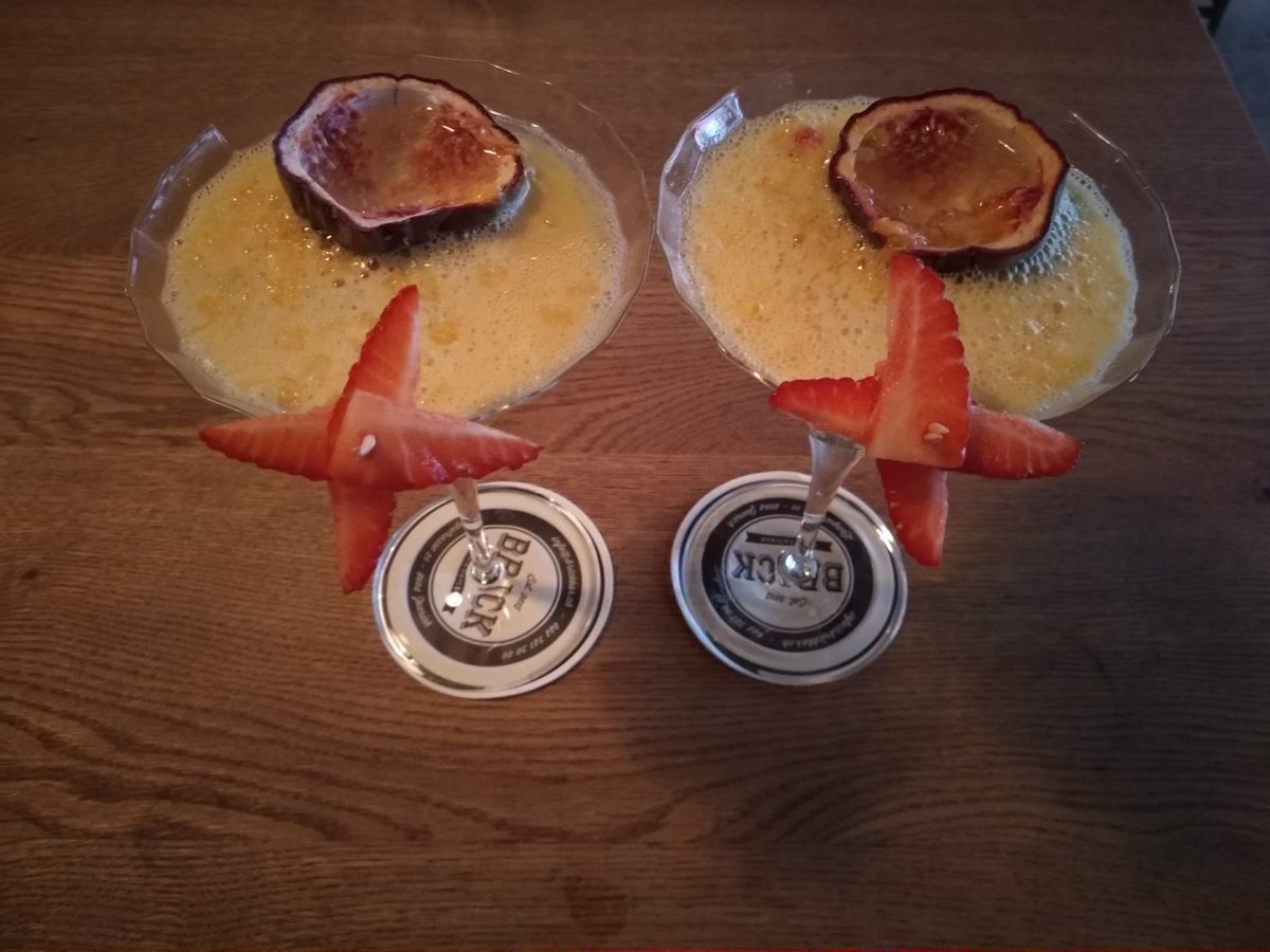 Heute ist der #InternationalCocktailDay 🍸 Damit du einen guten Grund zum Anstossen hast, den Stimmzettel zur AHV-Steuervorlage mit JA ausfüllen und zur Post bringen. In der Bar kannst du auch gleich deine Freunde überzeugen mit guten Argumenten 👉 fairer-kompromiss.ch/jetzt-ja-stimm… #STAF