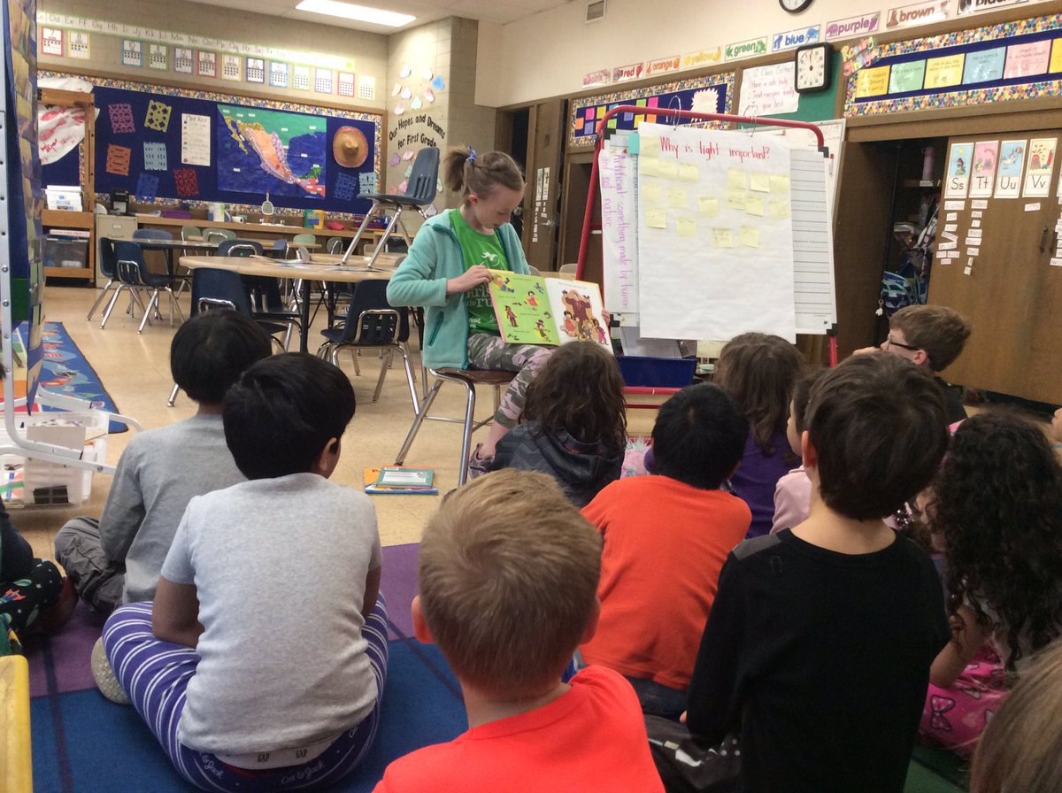 We love a big sister secret reader!