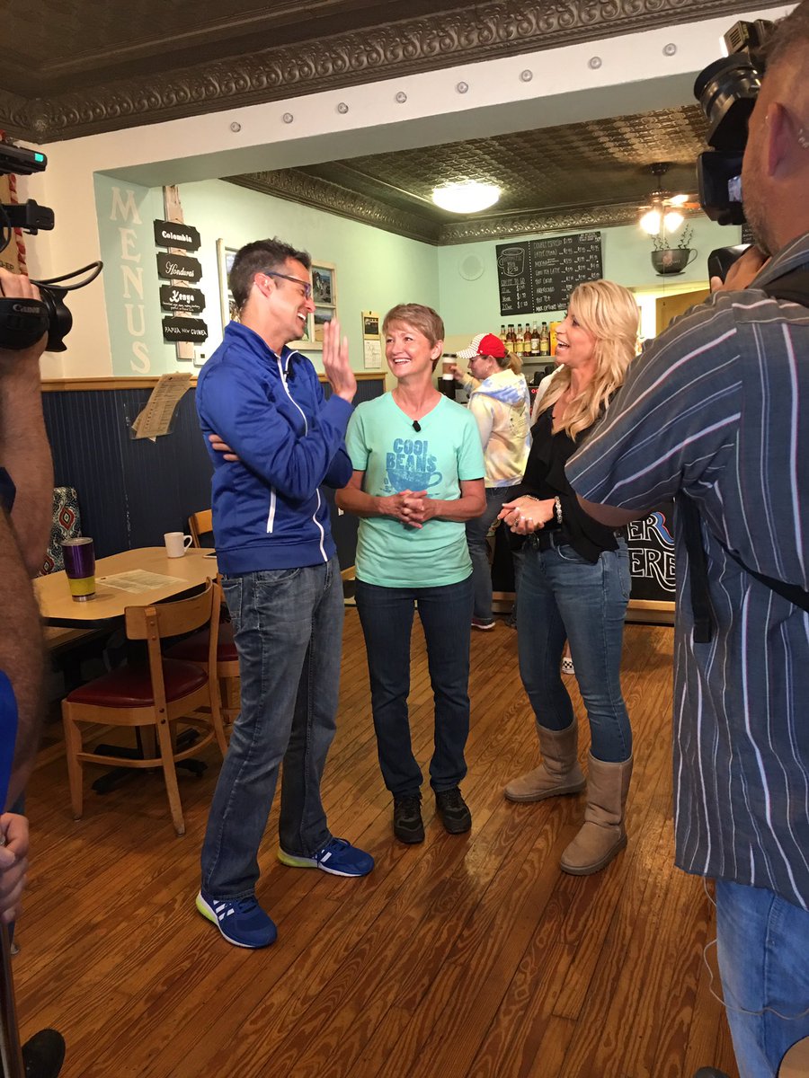producer_peggy's tweet photo. All smiles #BeanTreeCafe in @waterlooilli #inyourneighborhood https://t.co/pk3H4HrFCs