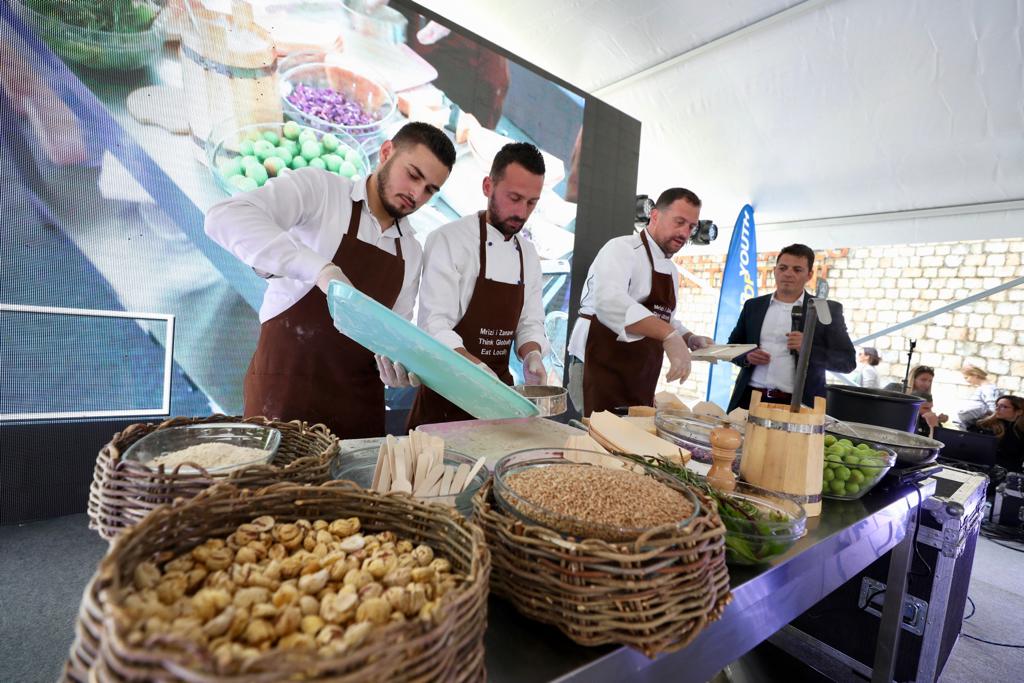 EUinAlbania's tweet photo. Chef Altin Prenga from @mrizi_zanave preparing his unique and delicious recepies at the main stage of #EUVillage at Pedonalja in Tirana. Pass by to be part of many other interesting activites. #EuropeWeek2019 https://t.co/ZAAJr5KYhO