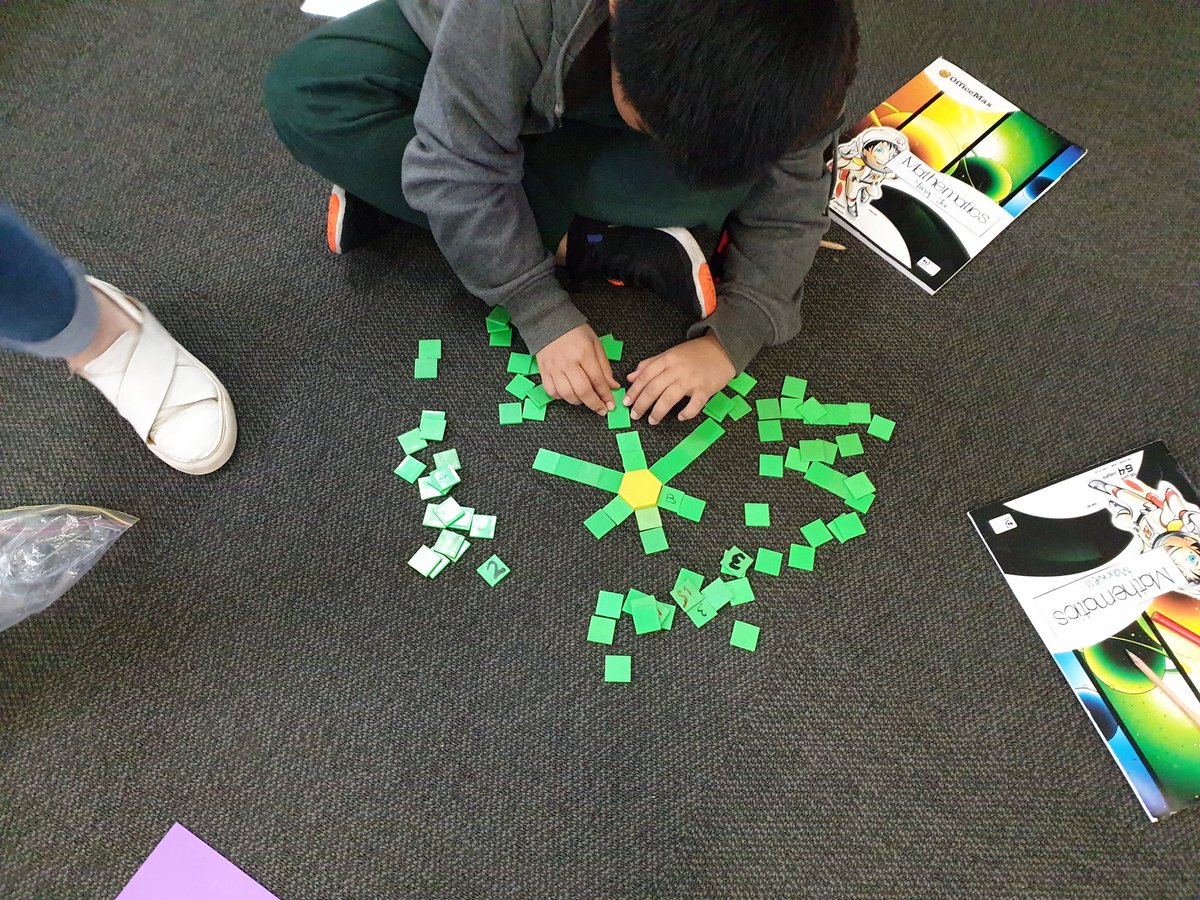 AusTeacherRiss's tweet photo. Patterns and Algebra with Grade 4... the power of a story and success made for one powerful lesson. Four Arm Shape #mathschat #OpenUpMath #problemsolving #openendedtask @maths300 @aamtinc @mav_info https://t.co/ZbcC6EoD8a