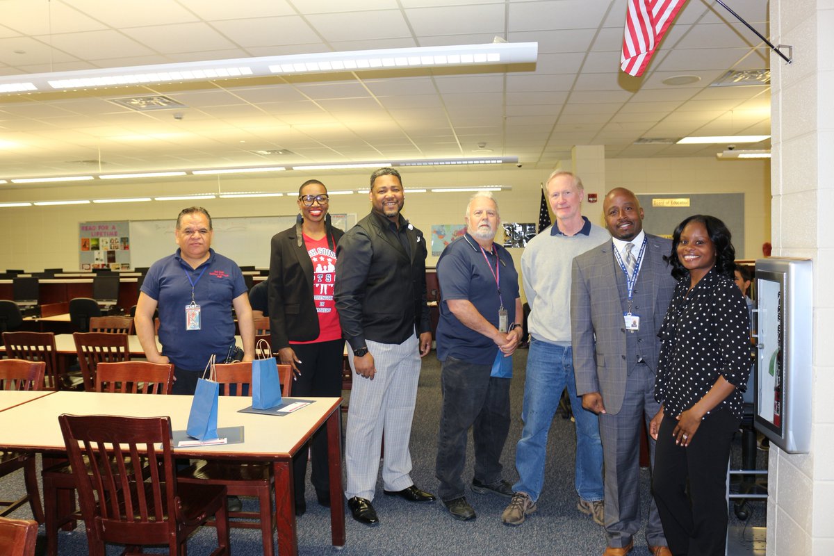 RichSouthHS's tweet photo. It is Staff Appreciation week and at Rich South the Food Service Staff and the Buildings & Grounds staff were recognized for the fabulous work they do. They make our school a great place for students! #GoStars #RSStarPower @PrincipalVarn https://t.co/UtF3XEEqFw