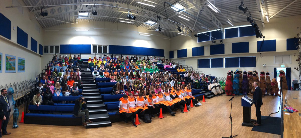 MrDBeesley's tweet photo. Wow! I couldn't wish for a nicer bunch of students to be working with than these Year 11s @gordanosch. They are a credit to the school and the community we serve.  Enjoy the day today, you have deserved it.  Get ready for Monday and go smash it! #workhardandplayhard https://t.co/tQxMSHsgH0