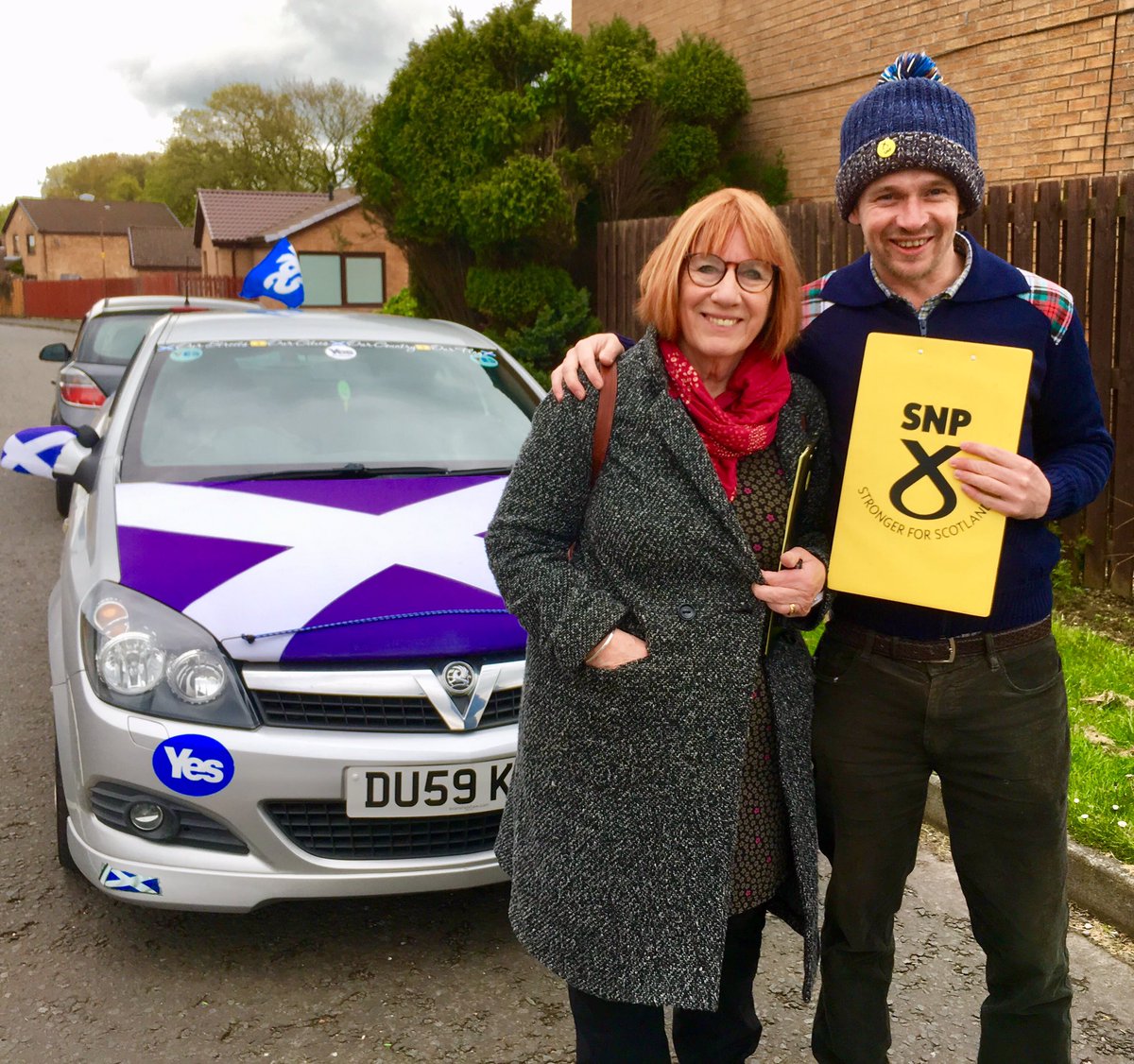 YesPolbeth's tweet photo. Today SNP A-Team out on the streets in Bankon live doing a wee bit eu election canvasinggreat responce evry dpor i got in where YESnp suppoters @YesPolbeth @YesWestLothian @alanhaggarty @AConstanceSNP @DrMoiraShemilt https://t.co/O3xLWdF5qw