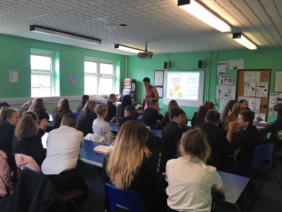 FlyingFutures's tweet photo. Brilliant turn out at today's debate workshop! #VotesforSchool #EssentialLifeSkills @AAWoodfields https://t.co/SRx2dKOc1Z