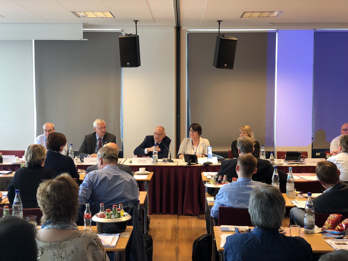 Tagung des #vbob Bundeshauptvorstandes. Zum Einstieg ein Bericht aus dem <a href="/dbb_news/">dbb beamtenbund und tarifunion</a> von Friedhelm Schäfer, Fachvorstand Beamtenpolitik. Danke für die interessanten Informationen!