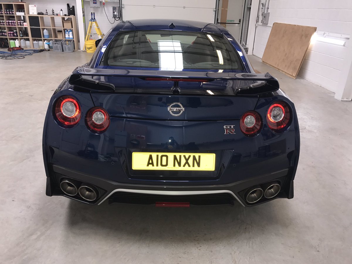 NISSAN SKYLINE GTR IN FOR DETAIL AND CERAMIC COATINGS.
