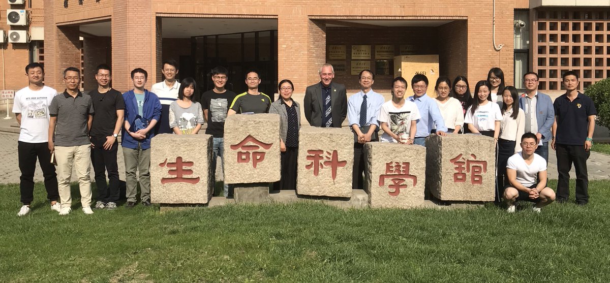 Micklefield_Lab's tweet photo. Delivered a lecture at Tsinghua Univ in Beijing. Great to learn about their SynBio, particularly host George Chen, who’s work on bioengineering PHAs (bioplastics) addresses a massive global challenge. Also enjoyed visiting the Summer Palace.
https://t.co/LnfGtlIY0H https://t.co/u7QQ3cI5RA