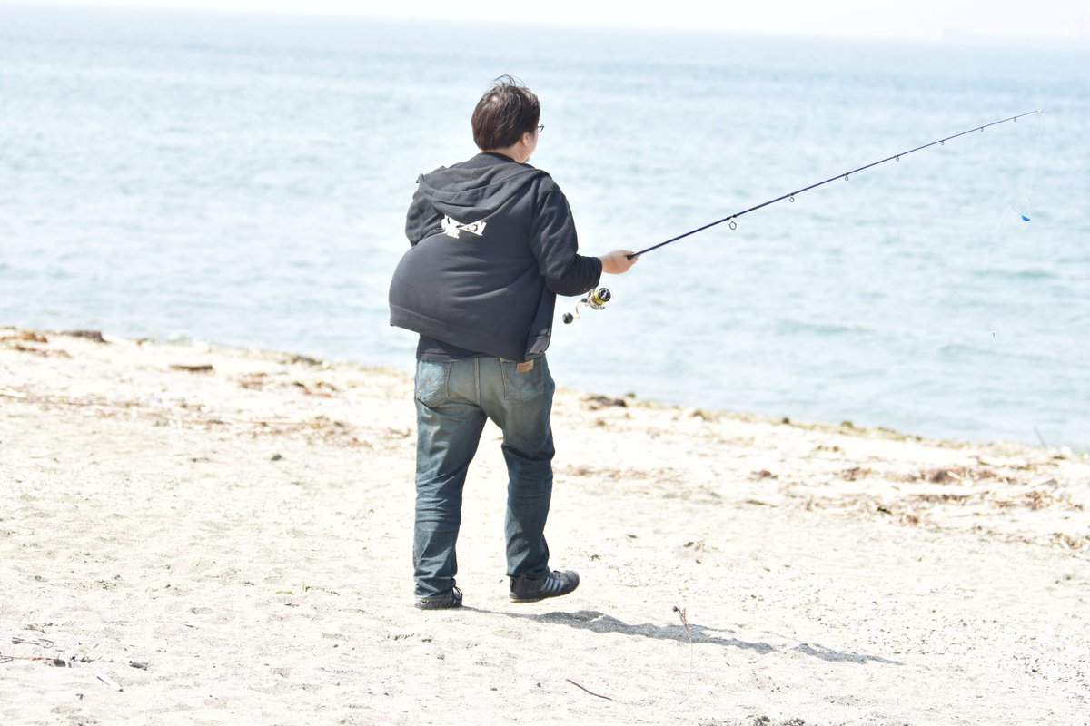 zanuffb's tweet photo. 190502 幸崎海水浴場
BEATバーベキュー
いつもお世話になっております
運営編
*きよちんさん
こんなとこで釣れるのかな?
と思ってたら
鰈をヒット Σ(゚ロ゚;)
持ってらっしゃる🤣
#BABBQ
#チャイモ
#Chimo
#さわ道楽 https://t.co/t7PIkNPYSc