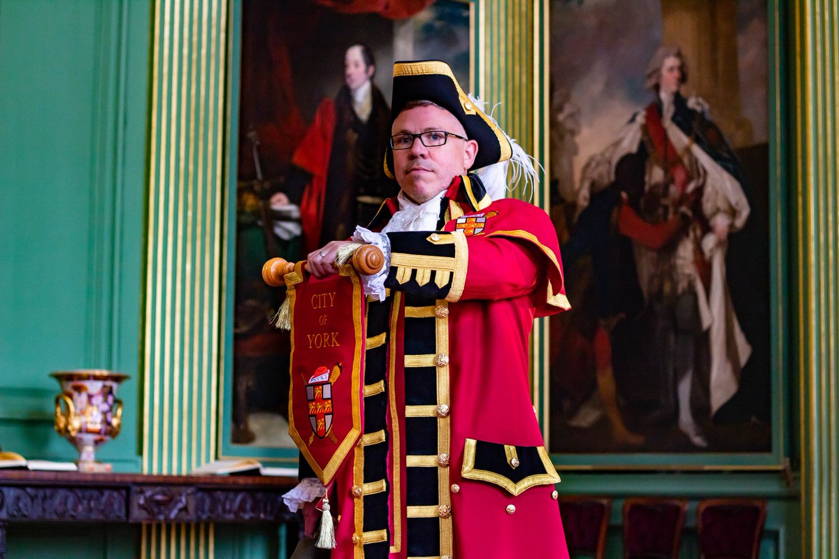 VisitYork's tweet photo. Oyez Oyez Oyez! York has appointed it's first town crier in 14 years. @BenMinsterFM will be announcing important events across the city. He was inaugurated today with the @LordMayorYork and Sherif of York #OnlyInYork https://t.co/QWAM0X4wMf