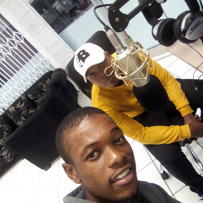 HoodBoyz10's tweet photo. Hood Boyz kwintokozo FM https://t.co/ViUV7qlsU2