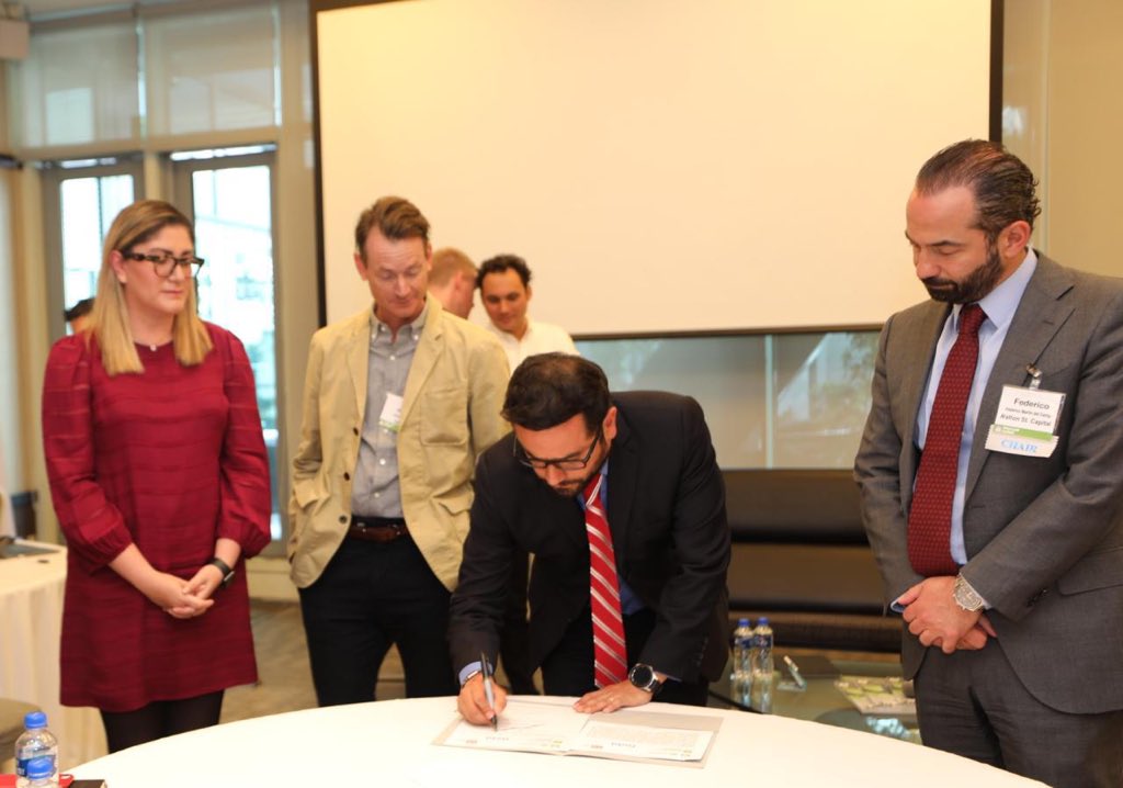 chamoy_gabriel's tweet photo. Firma convenio entre @UrbanLandInst , @gehl y la alcaldía de la miguel Hidalgo @vromog .
Con muchas ganas de colaborar todos juntos. https://t.co/swUG3hquqN