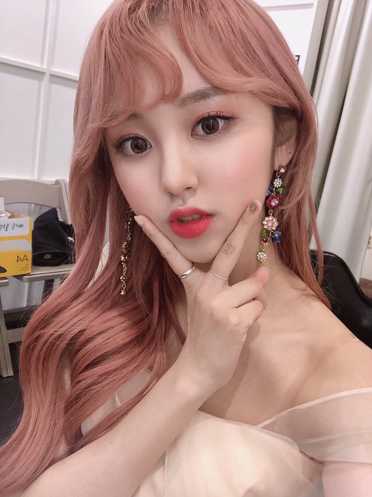 D6NOh7jUYAASC2l.jpg:large