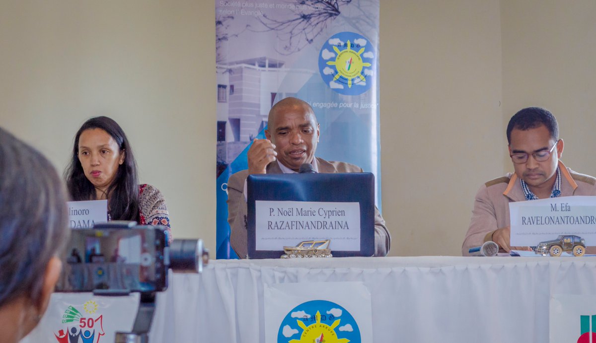 ArrupeMDG's tweet photo. #JournéesSociales du Centre social #Arrupe Faravohitra : rencontre avec la presse ce jour. Nos journées sociales : 16 au 17 mai 2019, "#Réconciliation et #justice, pour reconstruire une société plus équitable &amp; un environnement plus viable" #FoiEngagée #CSA2019 #ApostolatSocial https://t.co/d8Ma3xNJLS