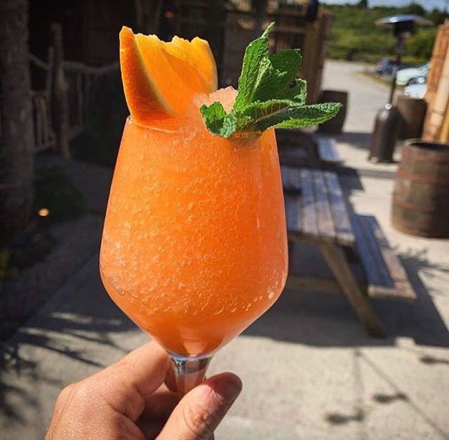 How delicious does this look?😍😍😍 It’s summer everyday here with our Aperol Spritz ☀️ bit.ly/2vPgeCr