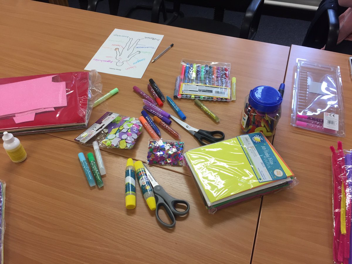 jo_erez's tweet photo. Today we have been running our Children’s Hospital Bleep Holder Study Day. We have been designing our ideal Bleep Holder as well as learning about acuity levels and understanding the role of the bleep holder. #greatday #bleepme https://t.co/CxGX9eYmTH