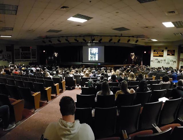 ChiefsSequoyah's tweet photo. Senior slide show #CO2019 https://t.co/powyyBYoVD https://t.co/LuCR3kdsRt