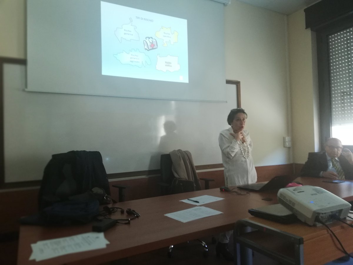 OgRuUniMe's tweet photo. Ecco alcuni frames del #corsodiformazione rivolto ai neo-assunti di #Unime "La sicurezza nei luoghi di lavoro" per conoscere le misure di #prevenzione #sicurezza e 
le tecniche di #comunicazione 
per la gestione dei conflitti  sui luoghi di #lavoro https://t.co/iCO4Vte6GE https://t.co/pCPb5aMHCF