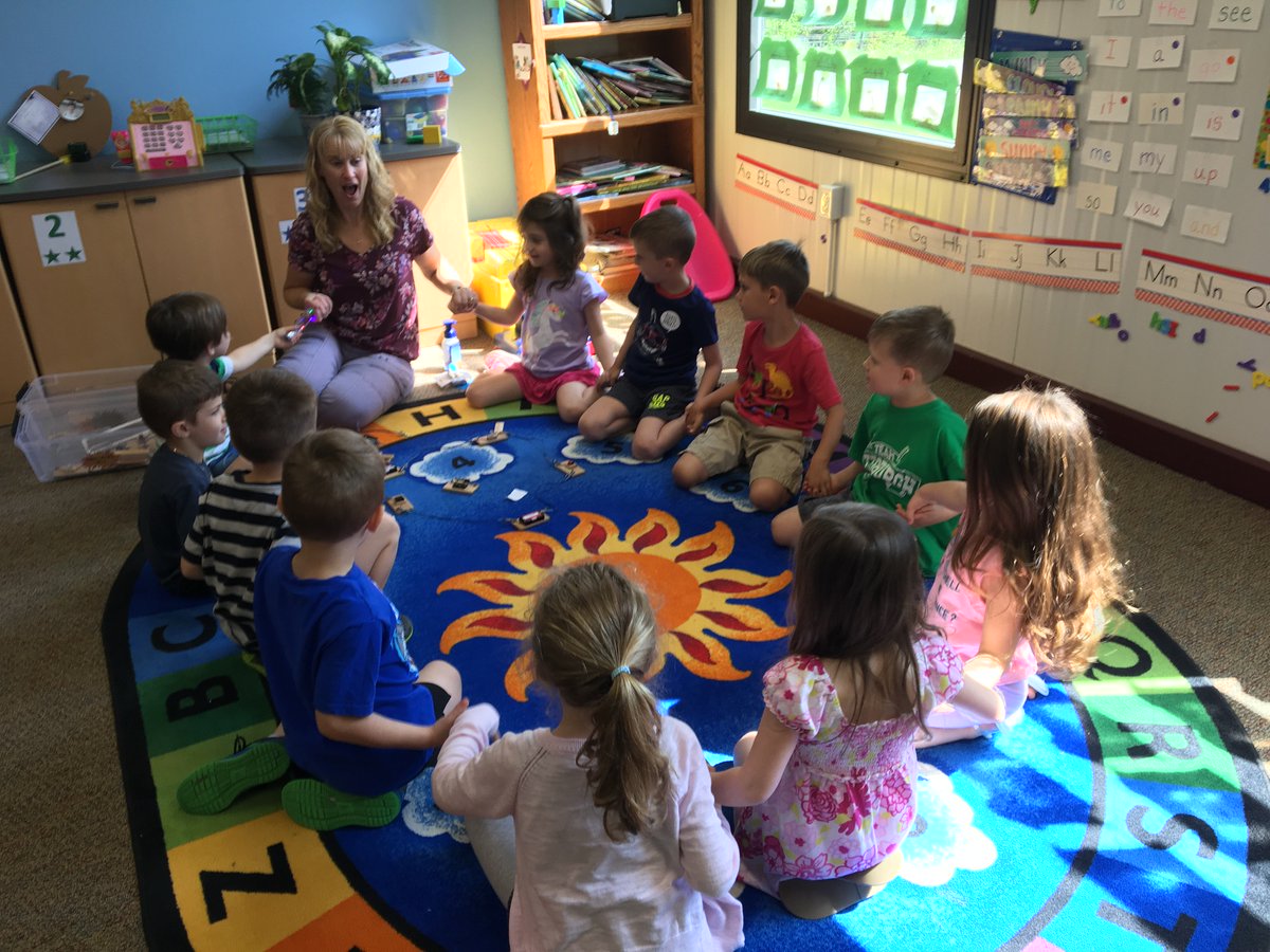genesisearlyLA's tweet photo. Short e is for energy which folds right into our unit on "circuits".  It's amazing what these little minds can handle!  @FrewsCrews https://t.co/8YEm8MjH0B