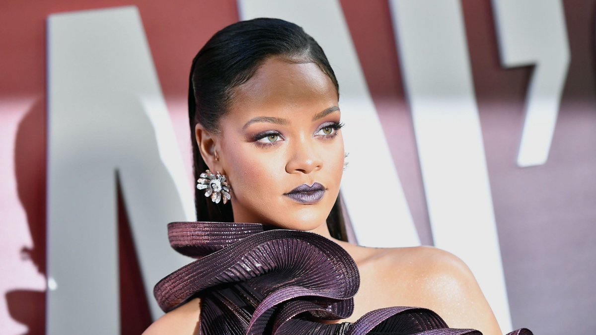 Aylardır konuşulan haber doğrulandı. #Rihanna ve <a href="/LVMH/">LVMH</a> yeni markaları Fenty Maison'u duyurdu. 

fashionsystem.com/rihanna-ve-lvm…