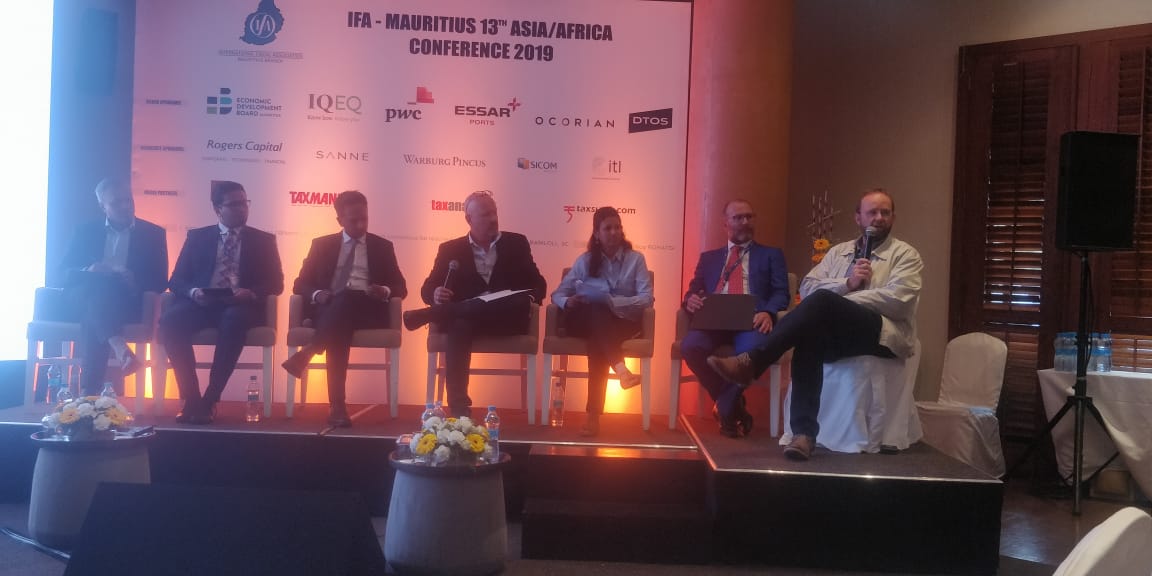 Taxsutra's tweet photo. Taxsutra Executive Editor Swapna Marathe at the IFA Mauritius speaking on hot button topic of "POEM"
#tax #taxsutra #worldoftax #IFA #IFAMauritius #POEM https://t.co/EWLY9fZplR