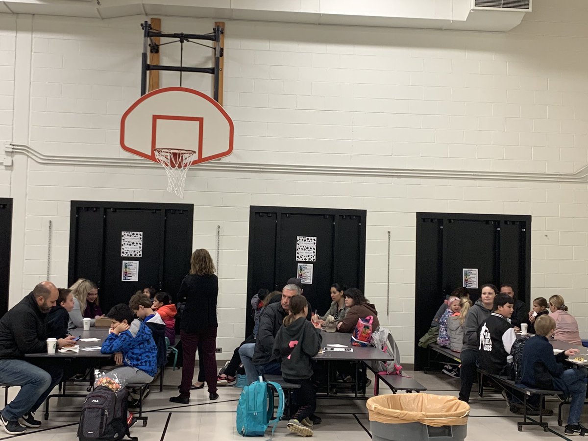 hpointschool's tweet photo. What a way to start a spring morning!  The Morning market brought our families together and was a great success. Thank you High Point PFE! #buildingastrongcommunity #osd135 #hptpride https://t.co/3UDqnjcWOU