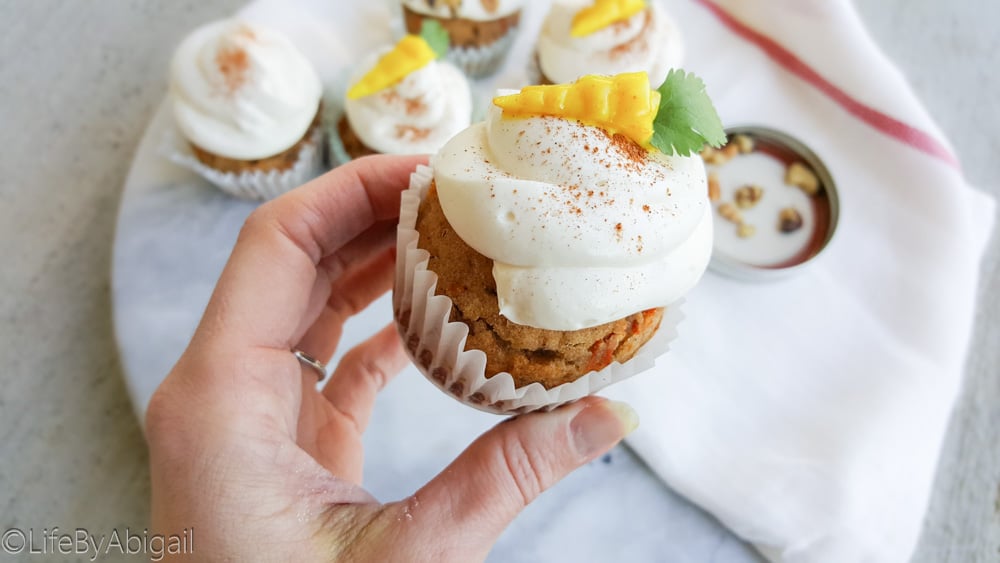 These gluten-free carrot cake cupcakes are bold, flavorful, and extremely satisfying! This is my favorite (secretly healthy) recipe!
#glutenfree #cupcakes #cake #recipes 
lifebyabigail.com/gluten-free-ca…