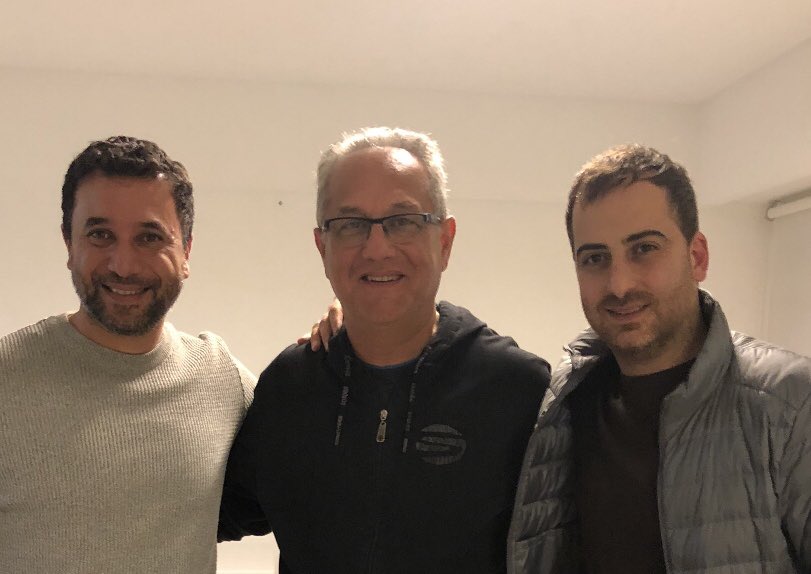 Uno de las tantas gratitudes que me
dio la profesión, fue la de compartir un espacio de trabajo con uno de los técnicos más respetados y admirados de nuestro país.
Entrenadores conocí a varios, pero docentes como vos ninguno! 
Dejas un legado...
Gracias #JulioVelasco! 🏐 ❤️