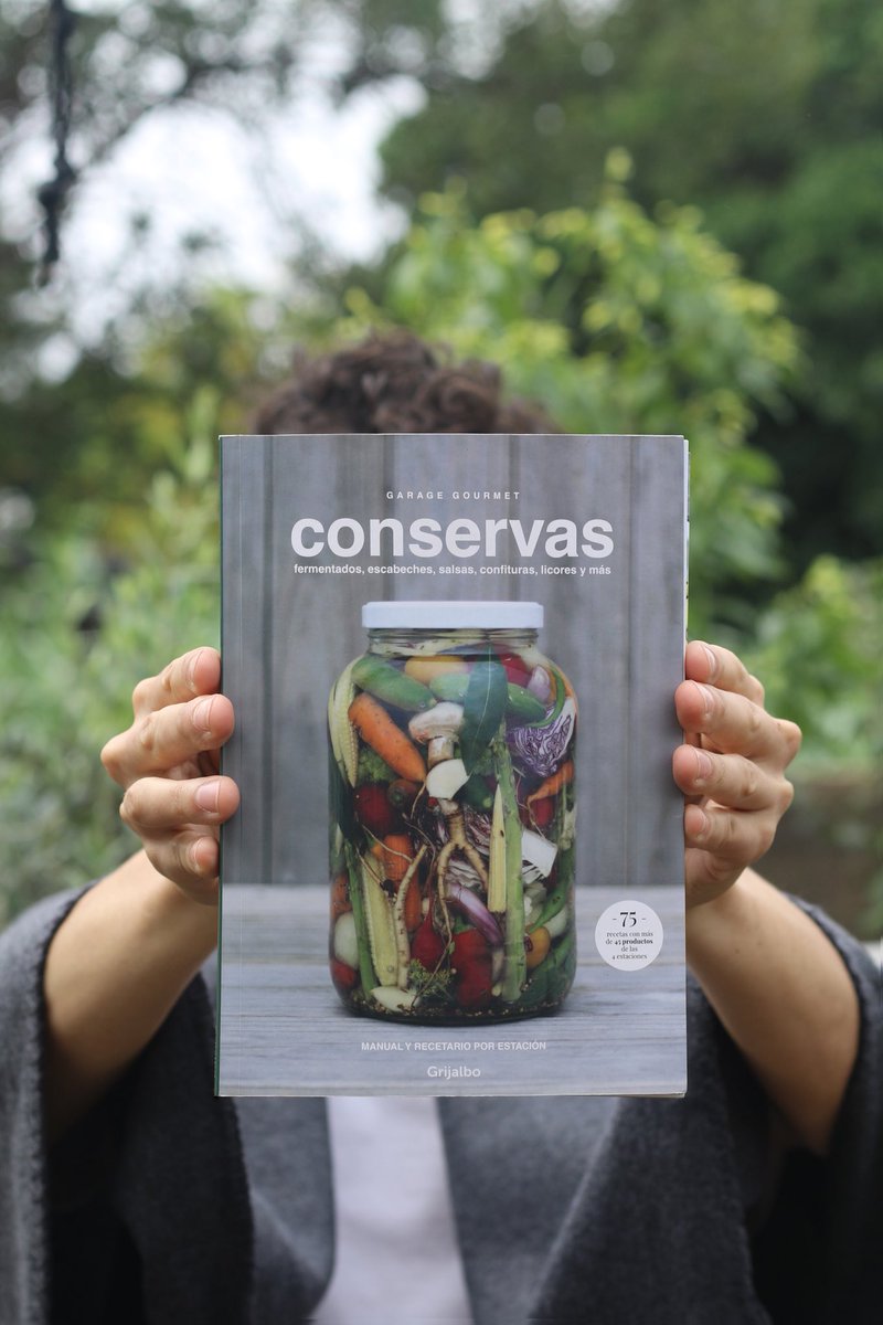 garage_gourmet's tweet photo. Nuestro libro CONSERVAS está en todas las librerías. Se trata de un manual y recetario pero también es un manifiesto y una oda a la comida casera, los productos de estación, el consumo local y los procesos artesanales. Una forma de posicionarse frente al alimento. 🥬💚 https://t.co/EtfDIkCBoj