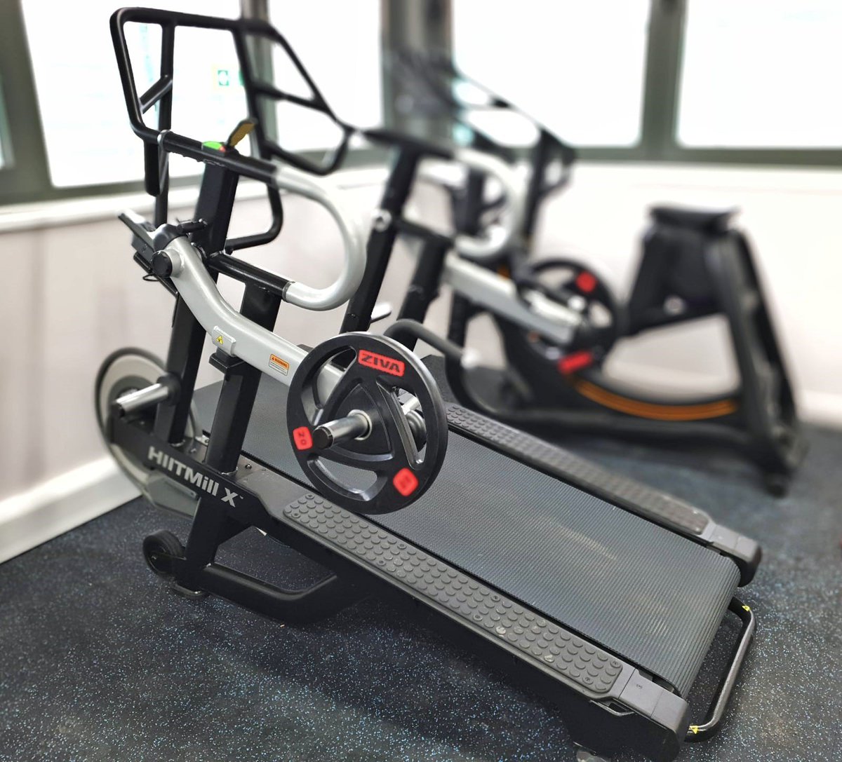 BarnElmsSC's tweet photo. Our brand new gym is now open! Fantastic kit, @Invigor8_PT on hand for your PT needs, and a beautiful backdrop for training. There's never been a better time to join. 
https://t.co/7awnulqD6D #Barnes #Gym #Fitness https://t.co/s59ItQ1Wsp