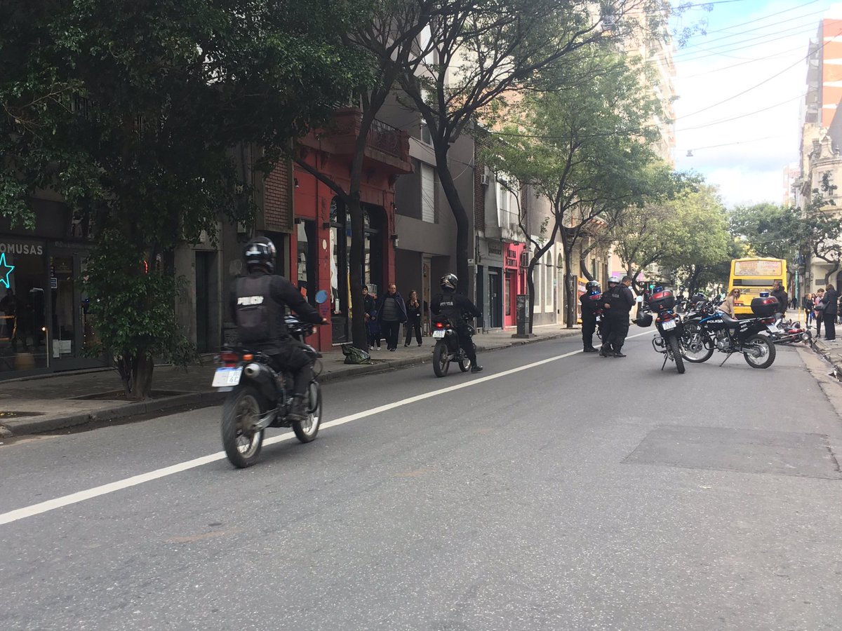 Santa Fe y Roca cortado por accidente. <a href="/TransitoRos/">Tránsito Rosario</a>