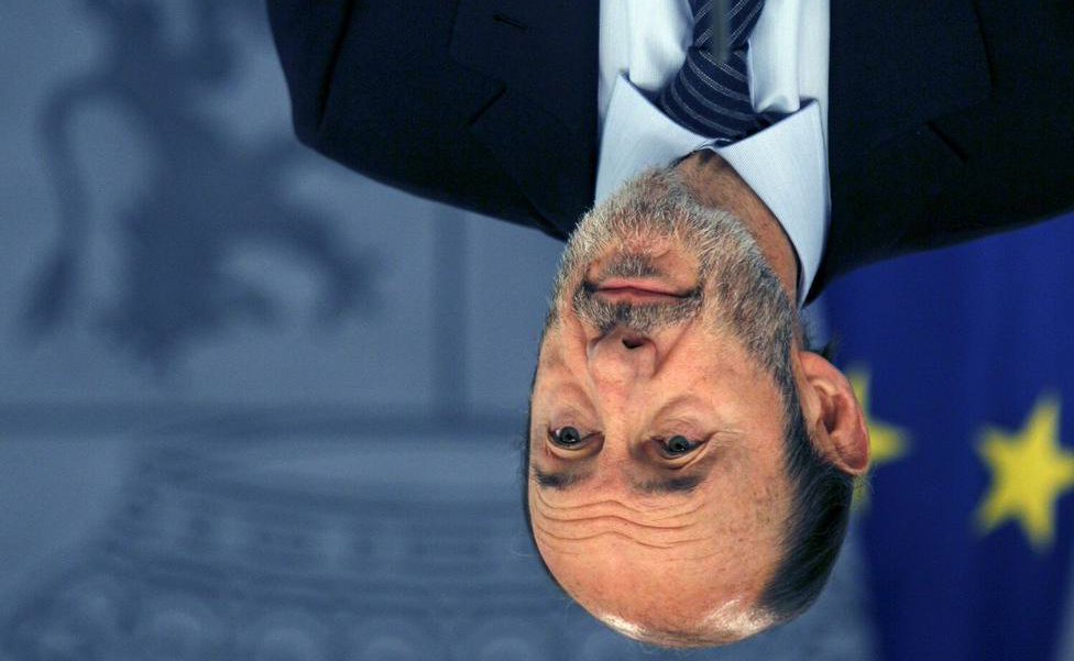 ArranManresa's tweet photo. 👋 Hola @PSOE, com que sabem que us agrada molt enterrar a la gent amb cal viva us deixem això per aquí 😉

👉 Fins mai més, Rubalcaba, ministre dels GAL i ferm defensor del terrorisme d'Estat

🙋 Ens veiem a l'infern! https://t.co/nTtxu4QisG