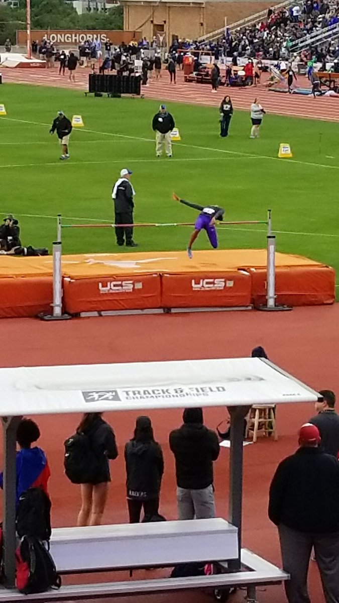 AHernandez_ADM's tweet photo. Eastlake sophomore, Makeia Ray, jumps high at U.I.L. State Track Finals in Austin, Texas! https://t.co/2tot2zo01N