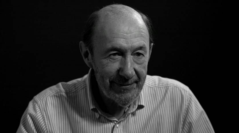 MontDeMont's tweet photo. En 2013, le entrevisté para @ElHuffPost 
-'Toma notas? Lleva un diario? Publicará sus memorias?'
-'Nunca. Lo olvidaré todo'
Alfredo Pérez Rubalcaba. 
Qué inmensa tristeza. 
Gracias por todo lo que hiciste por nuestro país. https://t.co/DQp3IUJGHS