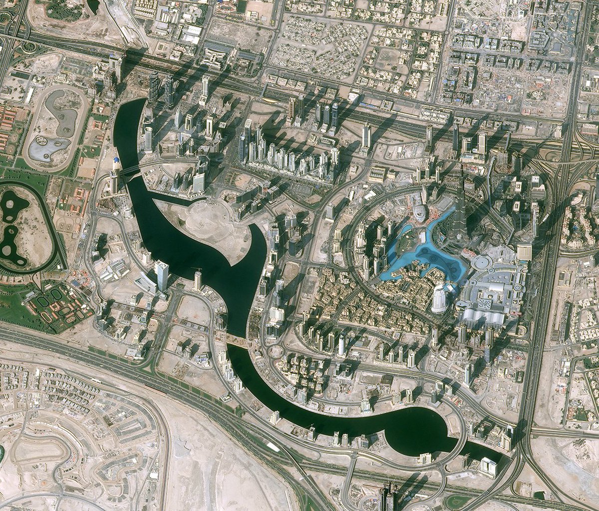 Burj Khalifa Satellite View تويتر \ Airbus Space على تويتر: "The Closest Any Building Has Come So Far  To Touching Our Satellite - The Burj Khalifa 🇦🇪. This Record Breaking  Building Is 3 Times As Tall
